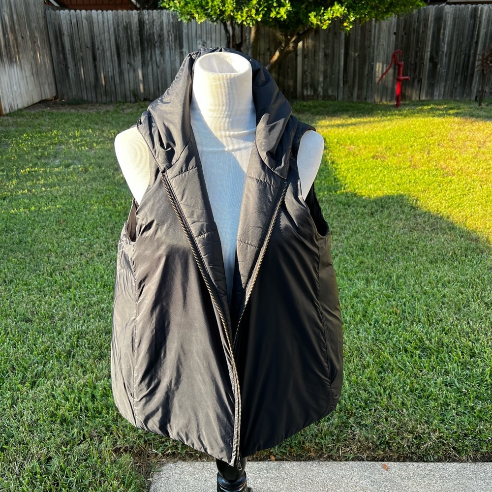 Eileen Fisher Women's Black No Sleeve Puffer Vest Size L